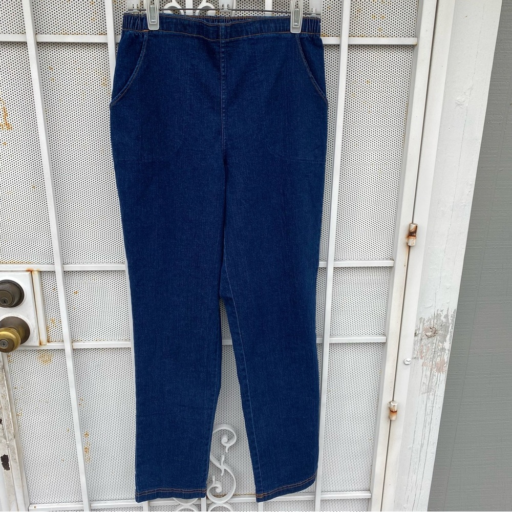 Croft & Barrow woman’s size medium average elastic waist stretch jeans